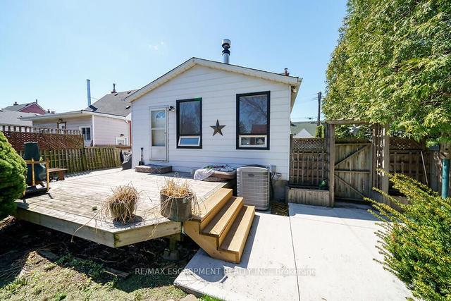 93 East 12th St, House detached with 3 bedrooms, 2 bathrooms and 4 parking in Hamilton ON | Image 32