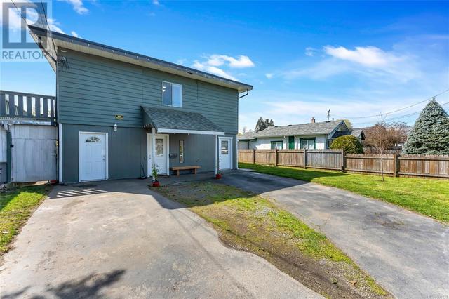 1060 Wharncliffe Rd, House detached with 3 bedrooms, 2 bathrooms and 2 parking in Duncan BC | Image 1