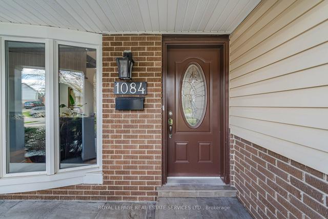 1084 Pearson Dr, House detached with 2 bedrooms, 3 bathrooms and 4 parking in Oakville ON | Image 23