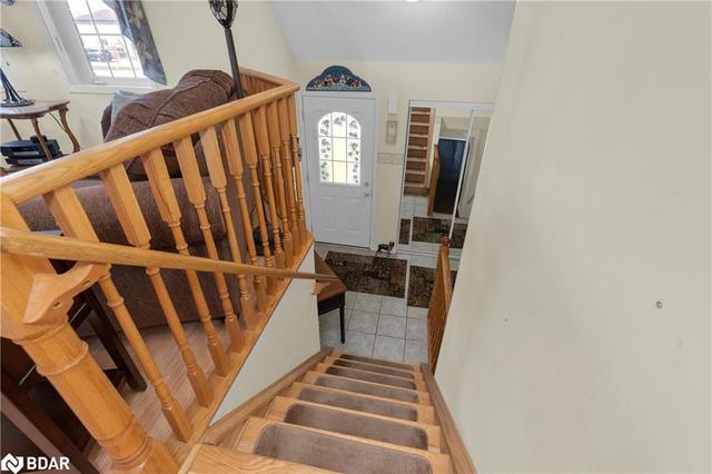32 Dunsmore Lane, House detached with 4 bedrooms, 3 bathrooms and 6 parking in Barrie ON | Image 35