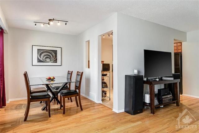 1824 Axminster Court, Townhouse with 3 bedrooms, 2 bathrooms and 2 parking in Ottawa ON | Image 7