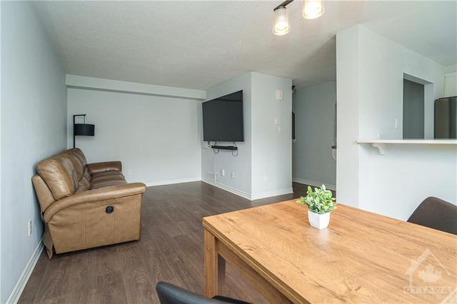 105 Helenium Lane, Townhouse with 2 bedrooms, 2 bathrooms and 3 parking in Ottawa ON | Image 8