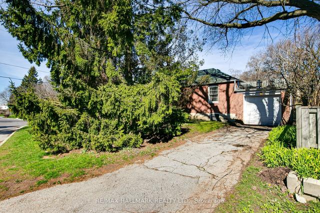 1 Aylesford Dr, House detached with 3 bedrooms, 1 bathrooms and 2 parking in Toronto ON | Image 20