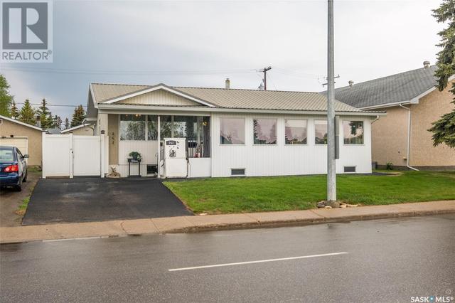 262 28th Street W, House detached with 5 bedrooms, 2 bathrooms and null parking in Prince Albert SK | Image 1