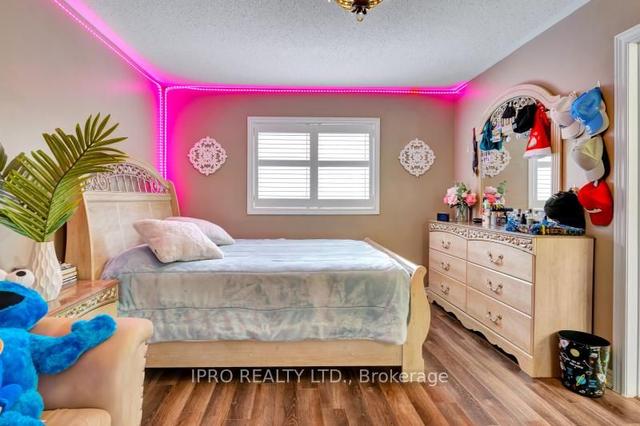 27 Hellyer Ave, House detached with 4 bedrooms, 5 bathrooms and 8 parking in Brampton ON | Image 20