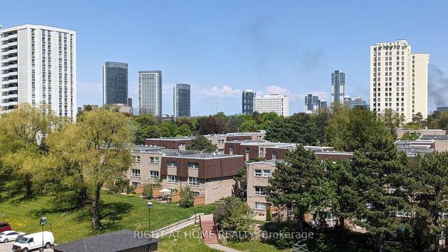 801 - 5 Parkway Forest Dr, Condo with 3 bedrooms, 2 bathrooms and 1 parking in Toronto ON | Image 9