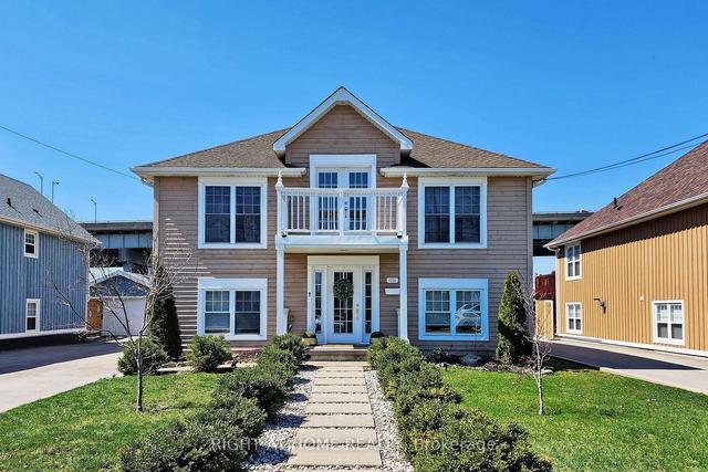 1056 Beach Blvd N, House detached with 5 bedrooms, 3 bathrooms and 5 parking in Hamilton ON | Image 1