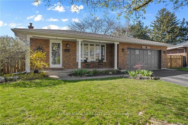 10 Jolie Crt, House detached with 3 bedrooms, 2 bathrooms and 4 parking in St. Catharines ON | Image 1