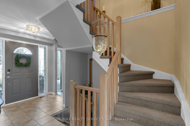 60 Lorraine Cres, House detached with 3 bedrooms, 3 bathrooms and 4 parking in Brampton ON | Image 7