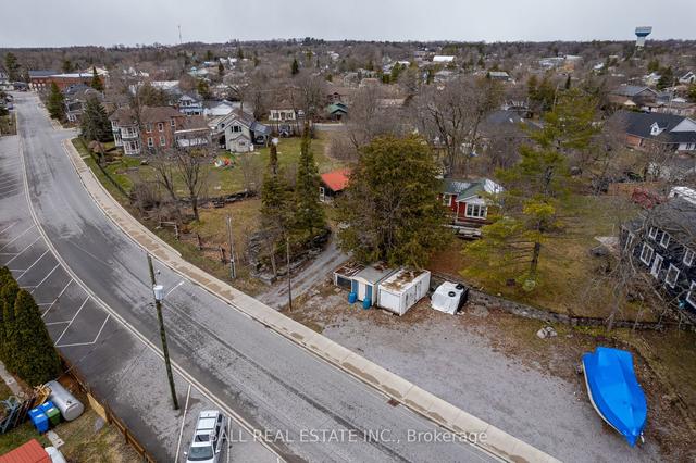 58 Front St E, House detached with 2 bedrooms, 1 bathrooms and 6 parking in Kawartha Lakes ON | Image 26