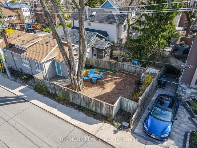 213 Broadway Ave, House detached with 2 bedrooms, 2 bathrooms and 1 parking in Toronto ON | Image 26