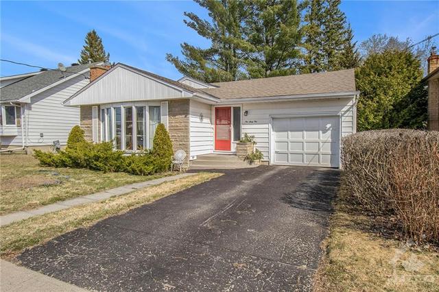161 Riverview Drive, House detached with 3 bedrooms, 1 bathrooms and 2 parking in Arnprior ON | Image 3