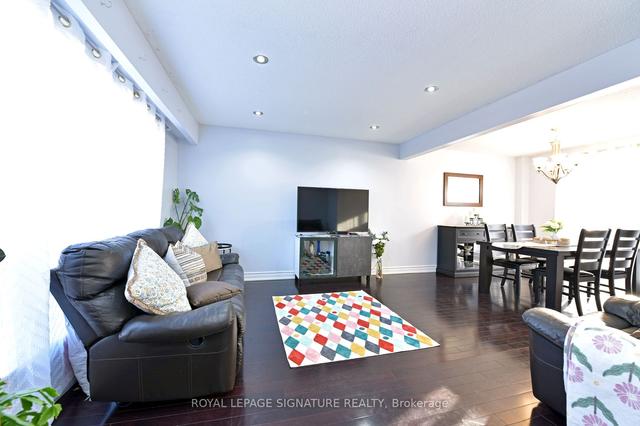 18 Crow Tr, House detached with 3 bedrooms, 3 bathrooms and 2 parking in Toronto ON | Image 25