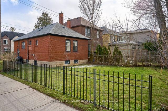 34 Gloucester Grve, House detached with 2 bedrooms, 1 bathrooms and 2 parking in Toronto ON | Image 21