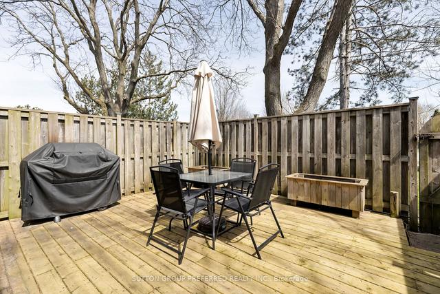 225 Deveron Cres, Townhouse with 3 bedrooms, 2 bathrooms and 2 parking in London ON | Image 25