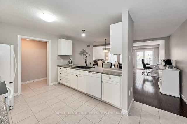 93 Mussen St, House attached with 3 bedrooms, 3 bathrooms and 3 parking in Guelph ON | Image 23