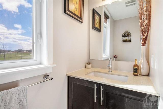 294 Joshua Street, Townhouse with 3 bedrooms, 4 bathrooms and 3 parking in Ottawa ON | Image 9