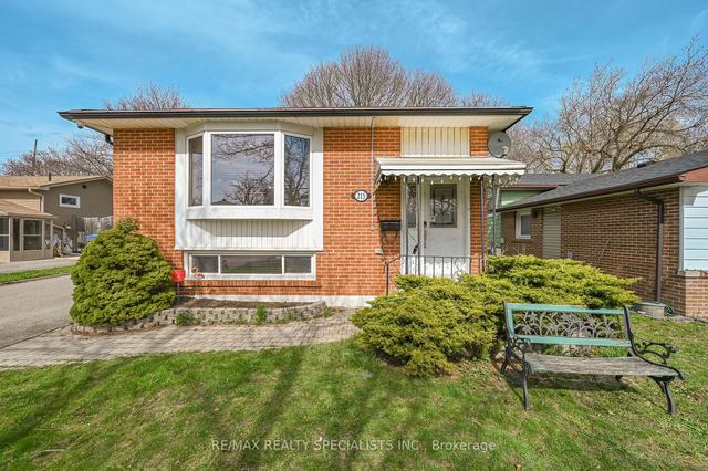215 Archdekin Dr, House detached with 3 bedrooms, 2 bathrooms and 6 parking in Brampton ON | Image 1