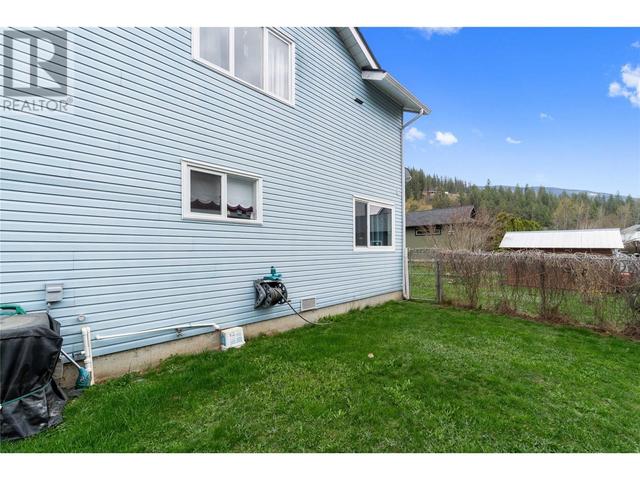 821 Cottonwood Avenue, House detached with 4 bedrooms, 3 bathrooms and 2 parking in Sicamous BC | Image 17