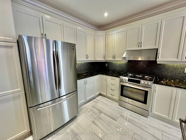 2139 Helmsley Ave, House detached with 4 bedrooms, 4 bathrooms and 4 parking in Oakville ON | Image 8