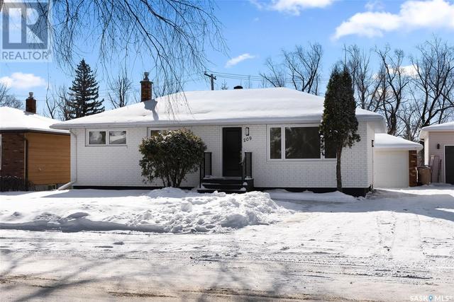 209 20th Avenue E, House detached with 4 bedrooms, 2 bathrooms and null parking in Regina SK | Image 1