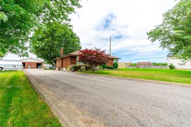 220 Read Road, House detached with 3 bedrooms, 2 bathrooms and 15 parking in St. Catharines ON | Image 3