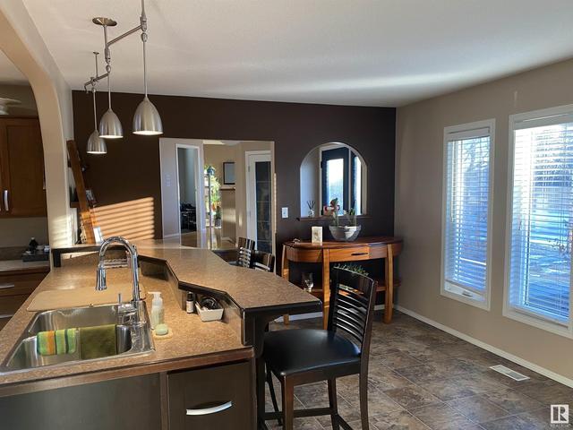 5112 52 St, House detached with 3 bedrooms, 3 bathrooms and null parking in Consort AB | Image 9