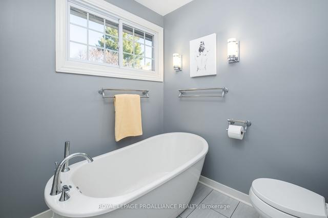 13 Windsor St, House detached with 3 bedrooms, 2 bathrooms and 5 parking in Kingston ON | Image 30