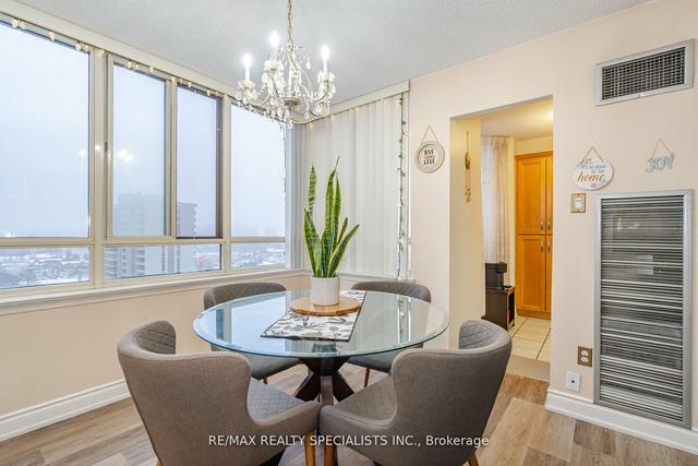 1405 - 5 Lisa St N, Condo with 3 bedrooms, 2 bathrooms and 2 parking in Brampton ON | Image 4