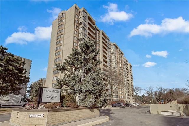 908 - 5 Lisa Drive, Condo with 3 bedrooms, 2 bathrooms and null parking in Brampton ON | Image 1