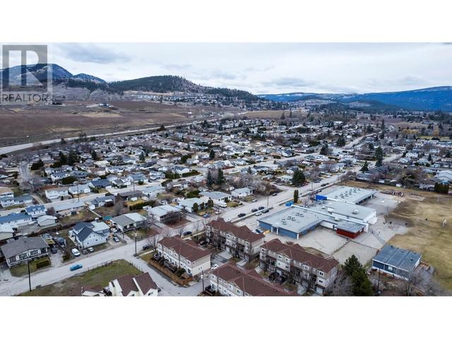 201 - 150 Mallach Road, House attached with 3 bedrooms, 2 bathrooms and 2 parking in Kelowna BC | Image 5