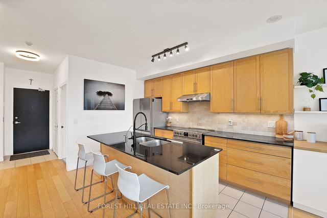 302 - 223 Webb Dr, Condo with 2 bedrooms, 2 bathrooms and 1 parking in Mississauga ON | Image 2
