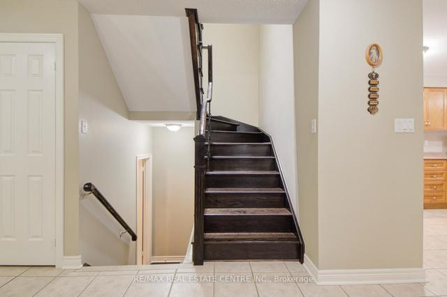 1045 Knotty Pine Grve, House detached with 4 bedrooms, 4 bathrooms and 6 parking in Mississauga ON | Image 10