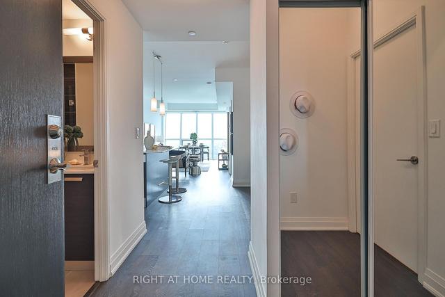 4106 - 9 Bogert Ave, Condo with 2 bedrooms, 2 bathrooms and 1 parking in Toronto ON | Image 1