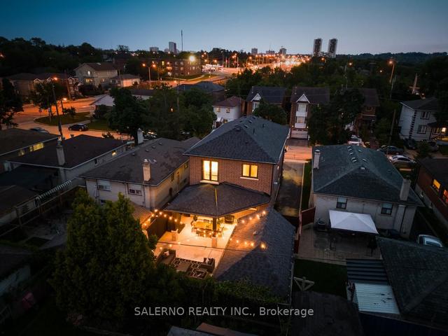 18 Reuben Ave, House detached with 4 bedrooms, 4 bathrooms and 7 parking in Toronto ON | Image 33