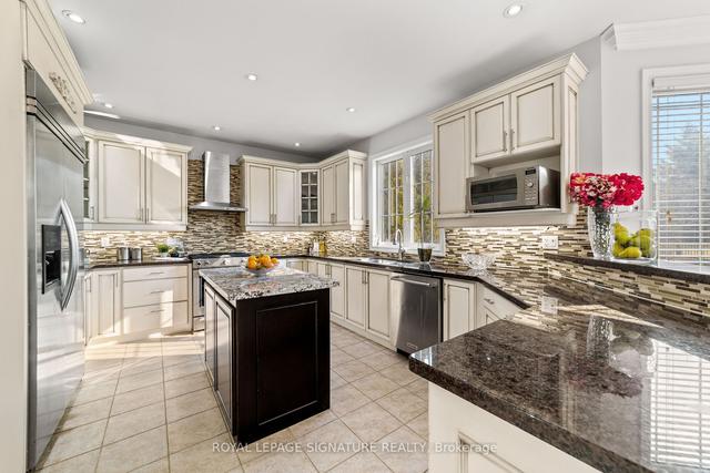 396 Athabasca Dr, House detached with 4 bedrooms, 5 bathrooms and 9 parking in Vaughan ON | Image 2