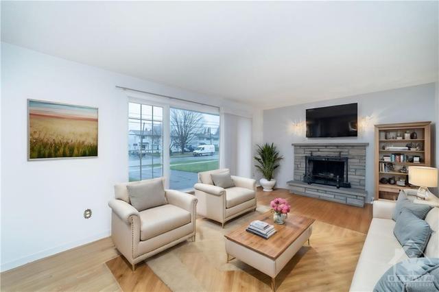 1463 Maxime Street, House detached with 3 bedrooms, 2 bathrooms and 4 parking in Ottawa ON | Image 3