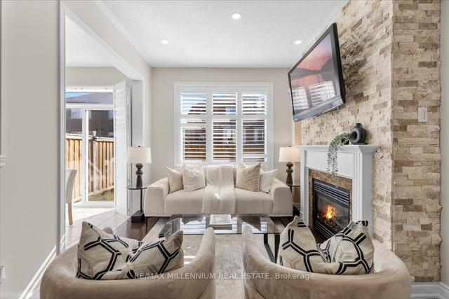 44 Orangeblossom Tr, House semidetached with 4 bedrooms, 4 bathrooms and 3 parking in Brampton ON | Image 4