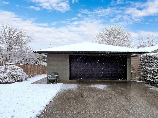 125 Pandora Circ, House detached with 2 bedrooms, 2 bathrooms and 7 parking in Toronto ON | Image 28