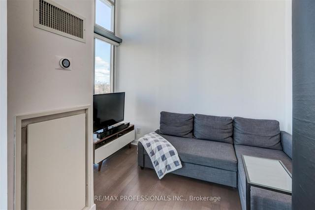 801 - 2 Fieldway Rd, Condo with 1 bedrooms, 2 bathrooms and 1 parking in Toronto ON | Image 2