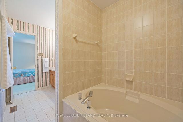 36 - 14 Doon Dr, Townhouse with 3 bedrooms, 2 bathrooms and 4 parking in London ON | Image 14