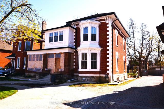 249 Main St N, House detached with 6 bedrooms, 5 bathrooms and 2 parking in Brampton ON | Image 14