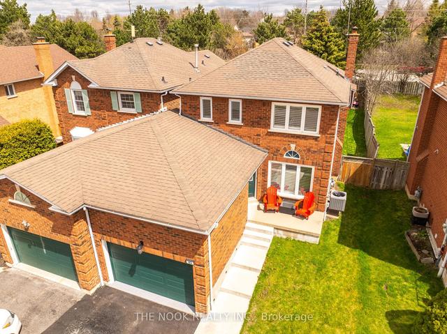 82 Erickson Dr, House detached with 3 bedrooms, 4 bathrooms and 5 parking in Whitby ON | Image 1