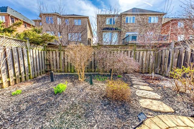 2374 Wasaga Dr, House attached with 3 bedrooms, 4 bathrooms and 4 parking in Oakville ON | Image 32