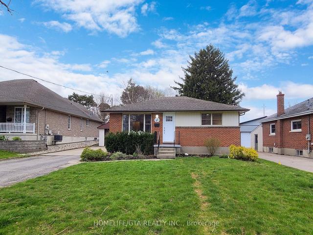 95 Clarke St, House detached with 2 bedrooms, 2 bathrooms and 11 parking in Woodstock ON | Image 1