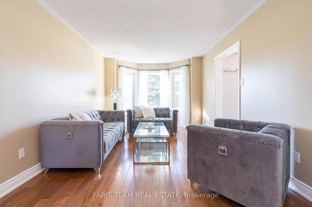 11 Cityview Circ, House detached with 4 bedrooms, 4 bathrooms and 4 parking in Barrie ON | Image 2