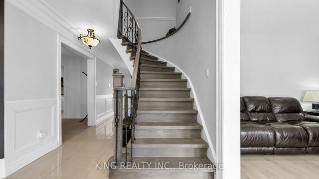 19 Kirk Dr, House detached with 5 bedrooms, 5 bathrooms and 8 parking in Brampton ON | Image 9
