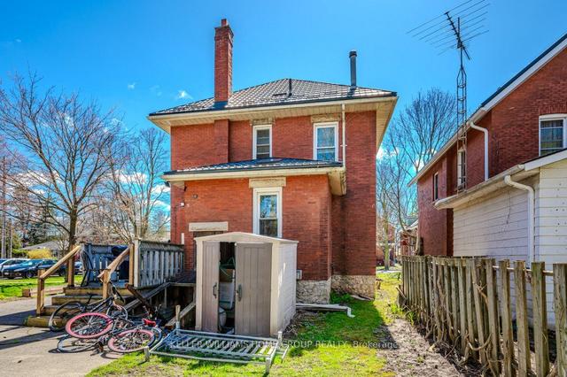 215 Paisley St, House detached with 5 bedrooms, 2 bathrooms and 7 parking in Guelph ON | Image 4