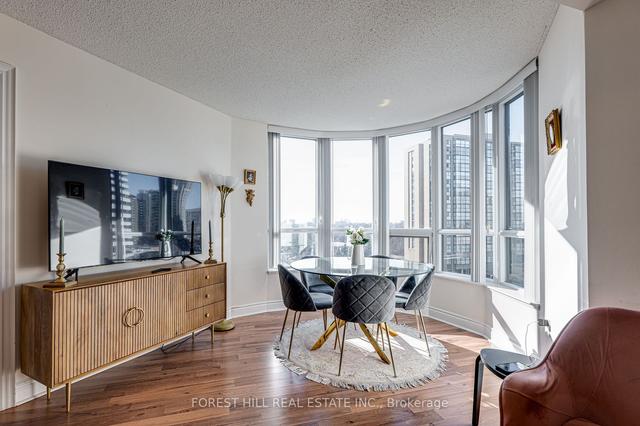 819 - 500 Doris Ave, Condo with 2 bedrooms, 2 bathrooms and 1 parking in Toronto ON | Image 5