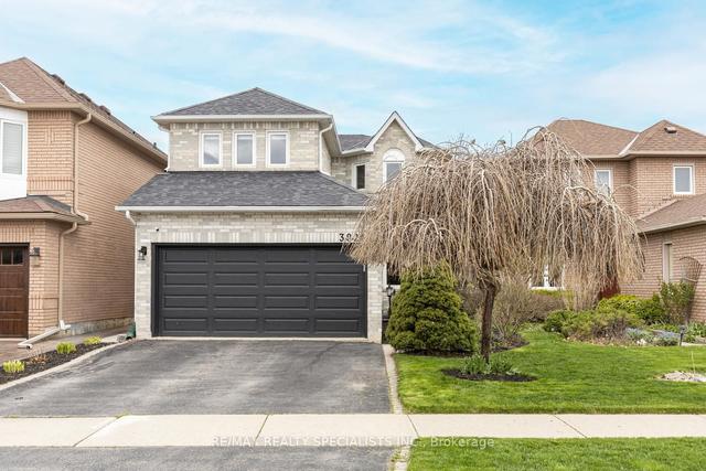 3926 Periwinkle Cres, House detached with 4 bedrooms, 3 bathrooms and 4 parking in Mississauga ON | Image 1